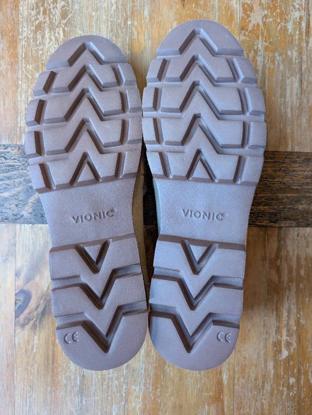 Vionic Cheryl ll Light Weight Arch Support Beige Suede Loafers Size 9